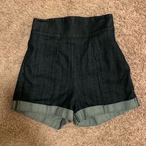 xs - pinup girl clothing / laura byrnes - high-waisted jean shorts